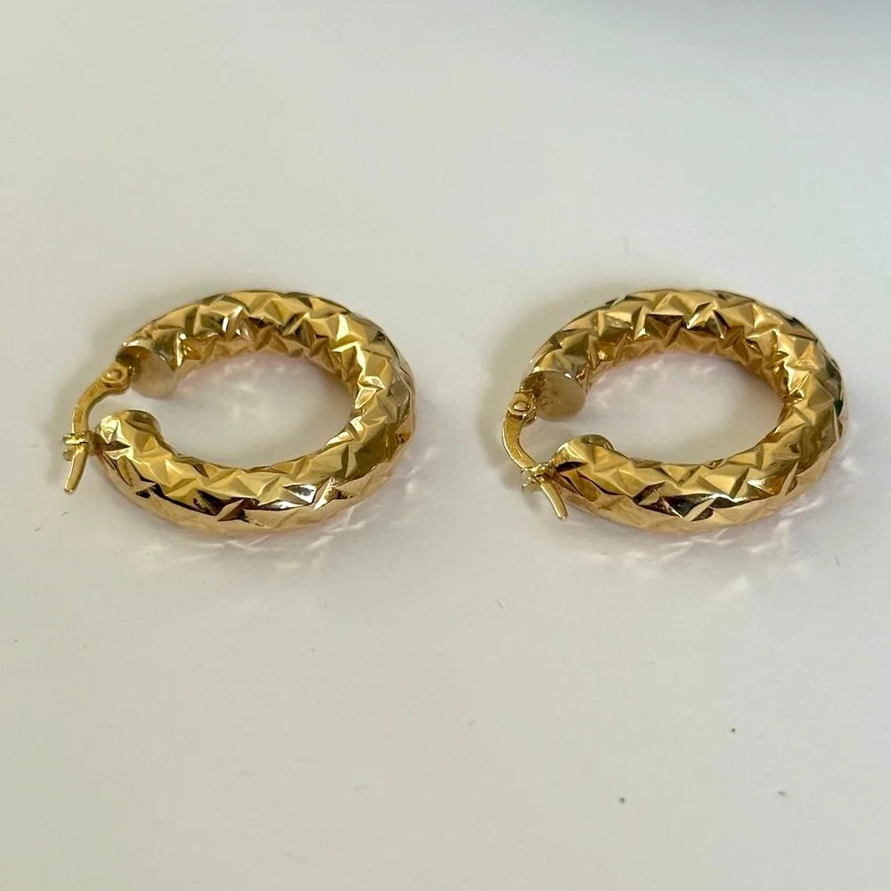 Solid 14k Gold Hoop earrings